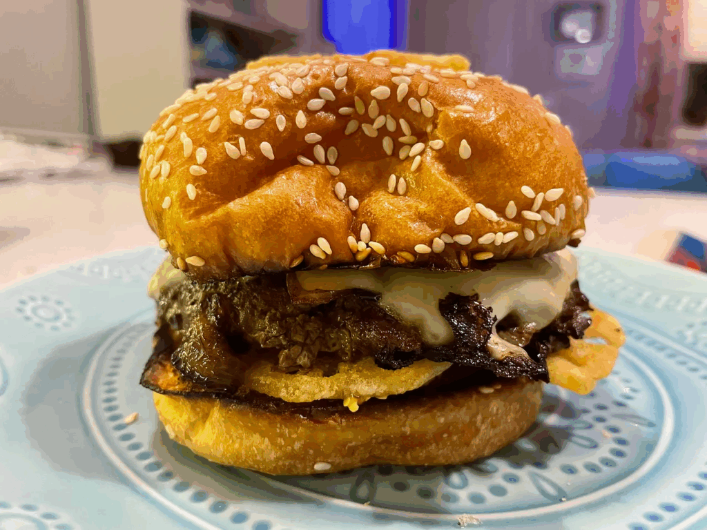 a cheeseburger on a sesame seed bun